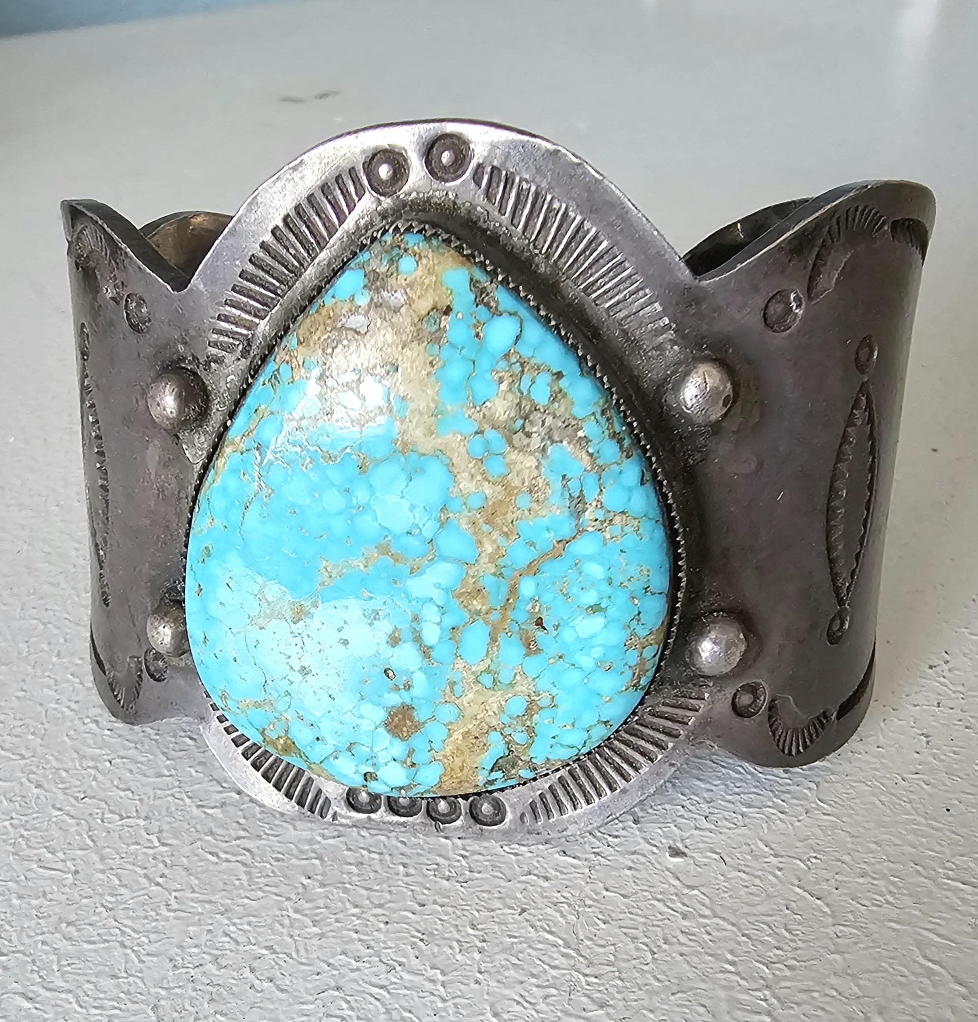 Excellent Big Turquoise Cuff Vintage Native  Old Pawn fits 6 3/4" wrist. JB 89