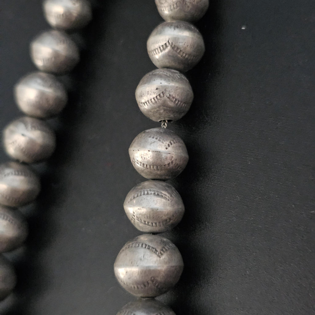 16"  Vintage Navajo Pearls Graduated Necklace Old Pawn Sterling. C1950s JN 744