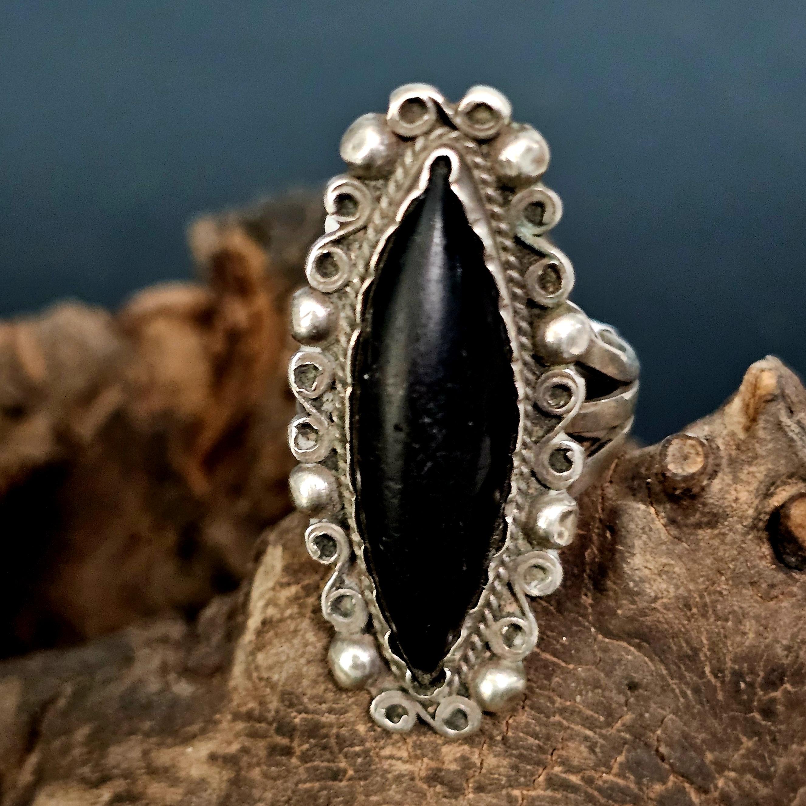 Slender Onyx Vintage Native Ring Old Pawn Size 6 JR 03