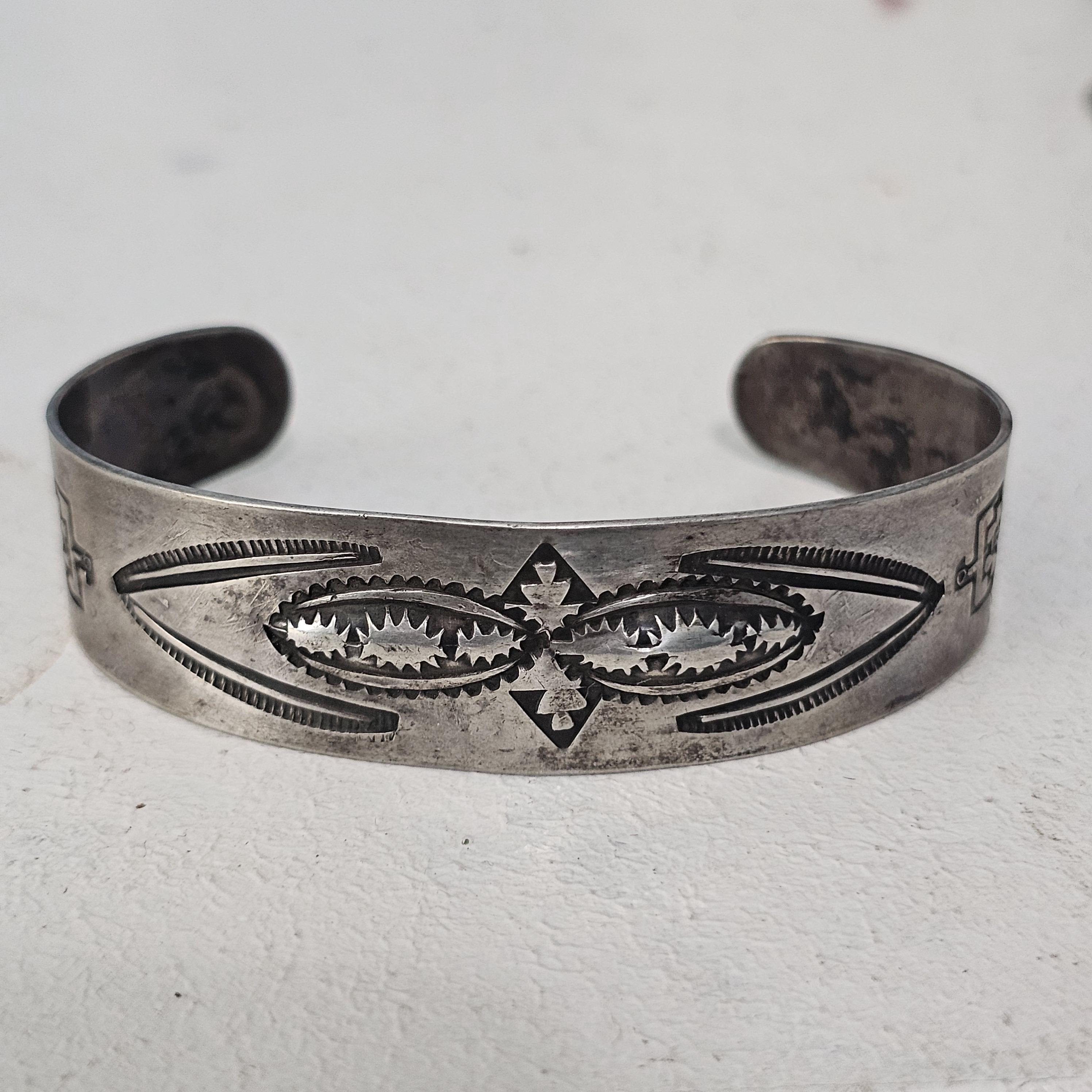 1930s Whirling Log Silver Native Cuff Bracelet Old Pawn. 6 3/4" wrist. JB 223