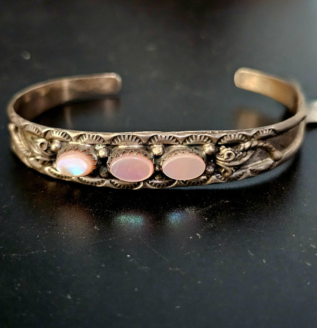 Vintage Zuni Mother of Pearl Stacker Cuff Old Pawn. 6" wrist JB 209