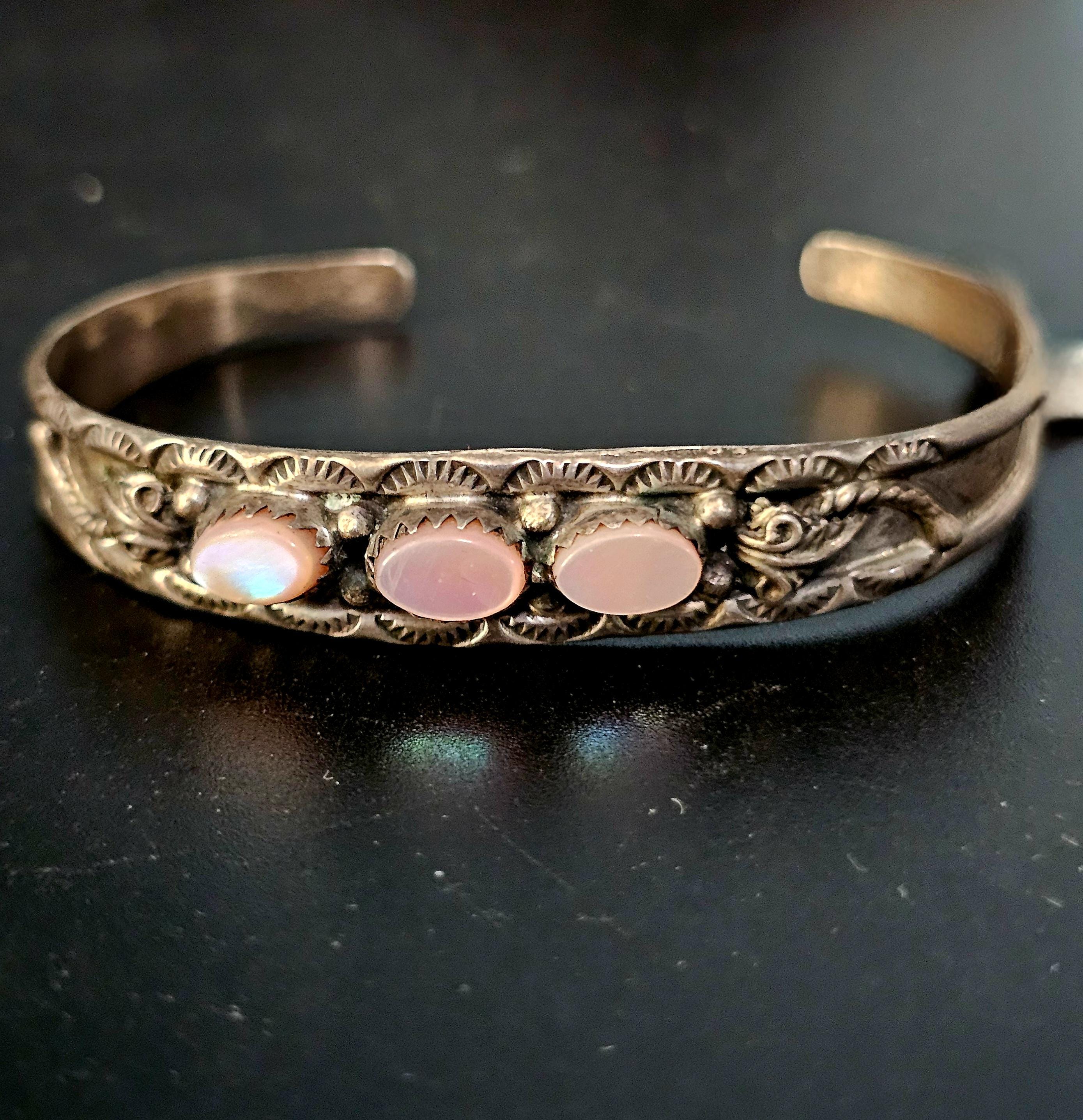 Vintage Zuni Mother of Pearl Stacker Cuff Old Pawn. 6" wrist JB 209