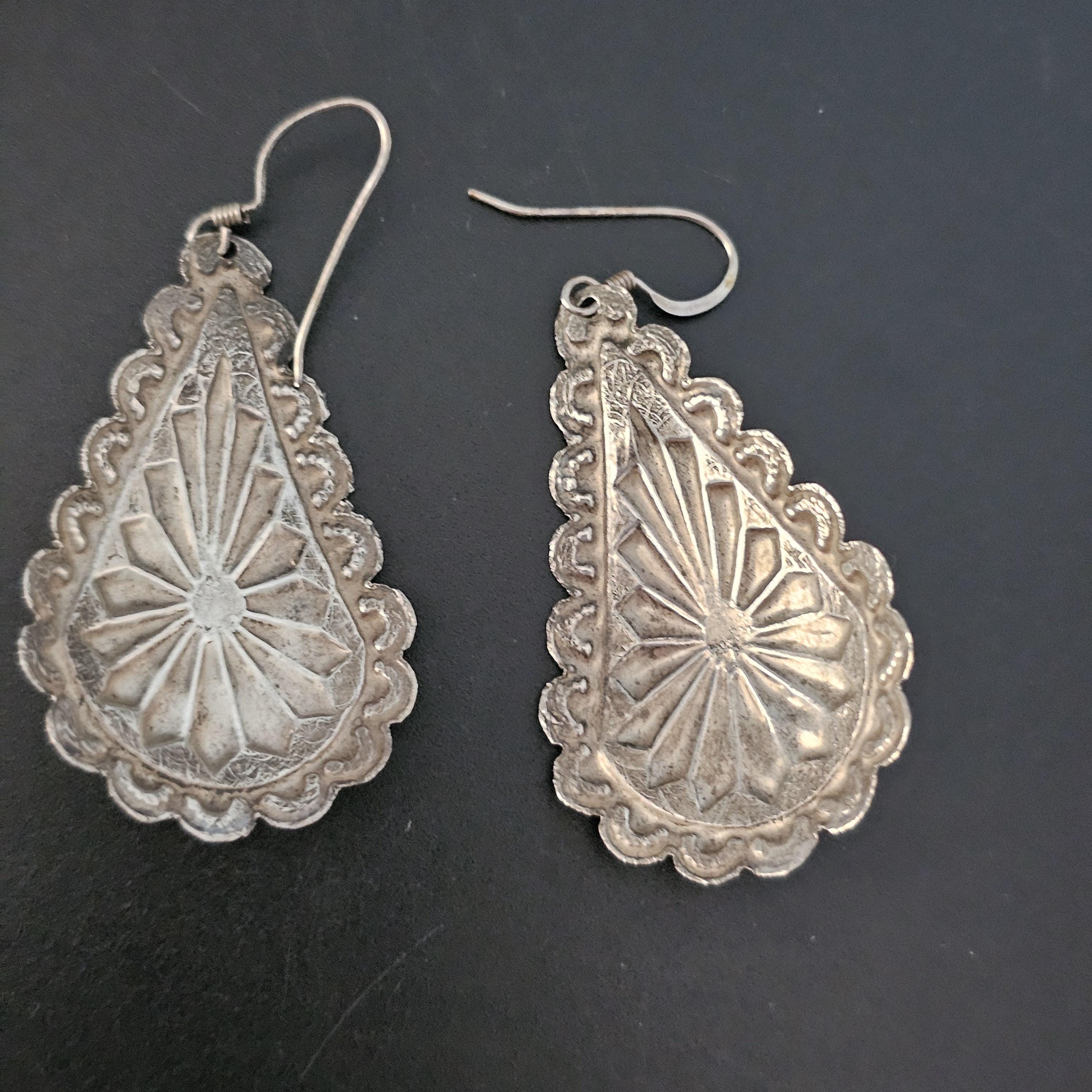 Coral Silver Teardrop Vintage Earrings JE 629