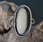 Mother of Pearl Native Ring Old Pawn Size 5. JR 465
