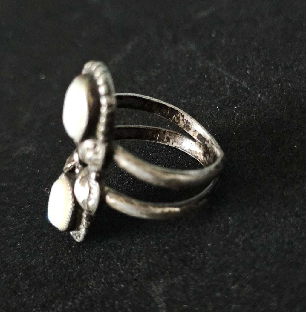 Mother of Pearl Native Ring Old Pawn Size 7. JR 461