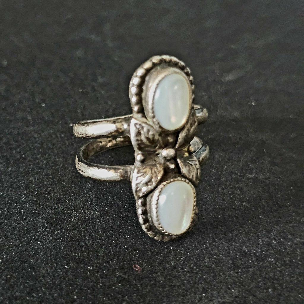 Mother of Pearl Native Ring Old Pawn Size 7. JR 461