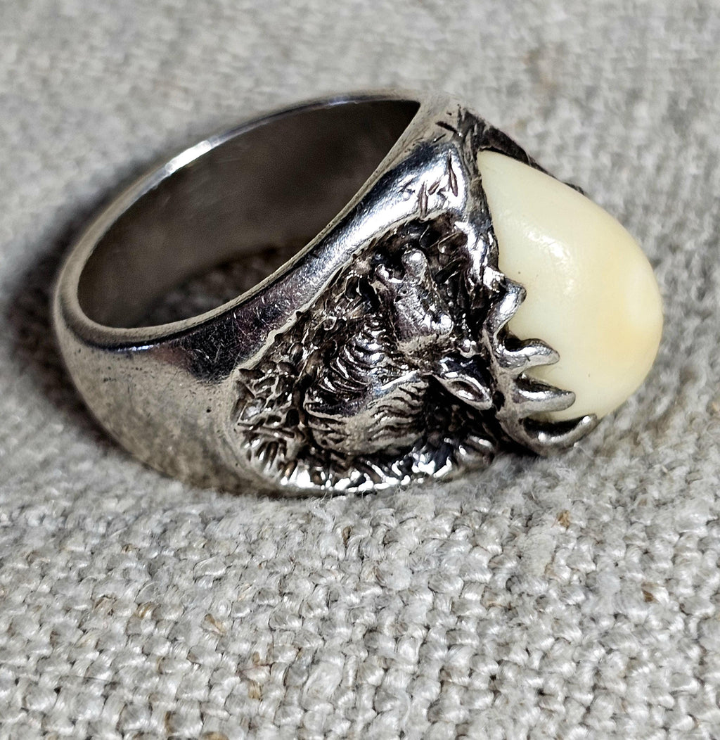 Elk Tooth and Elk Carving Vintage Sterling Silver Ring, Size 9 1/2 JR 725