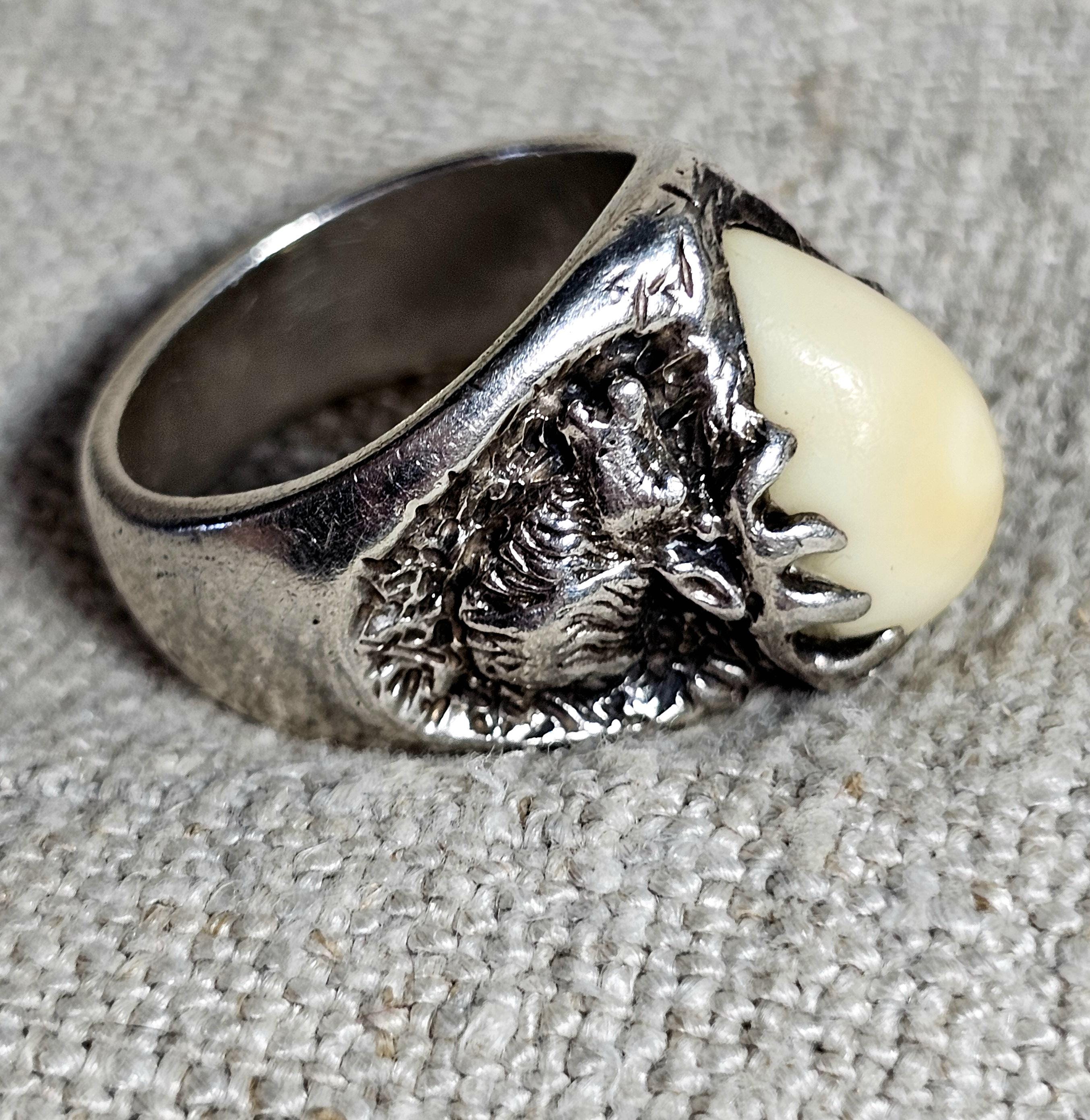 Elk Tooth and Elk Carving Vintage Sterling Silver Ring, Size 9 1/2 JR 725