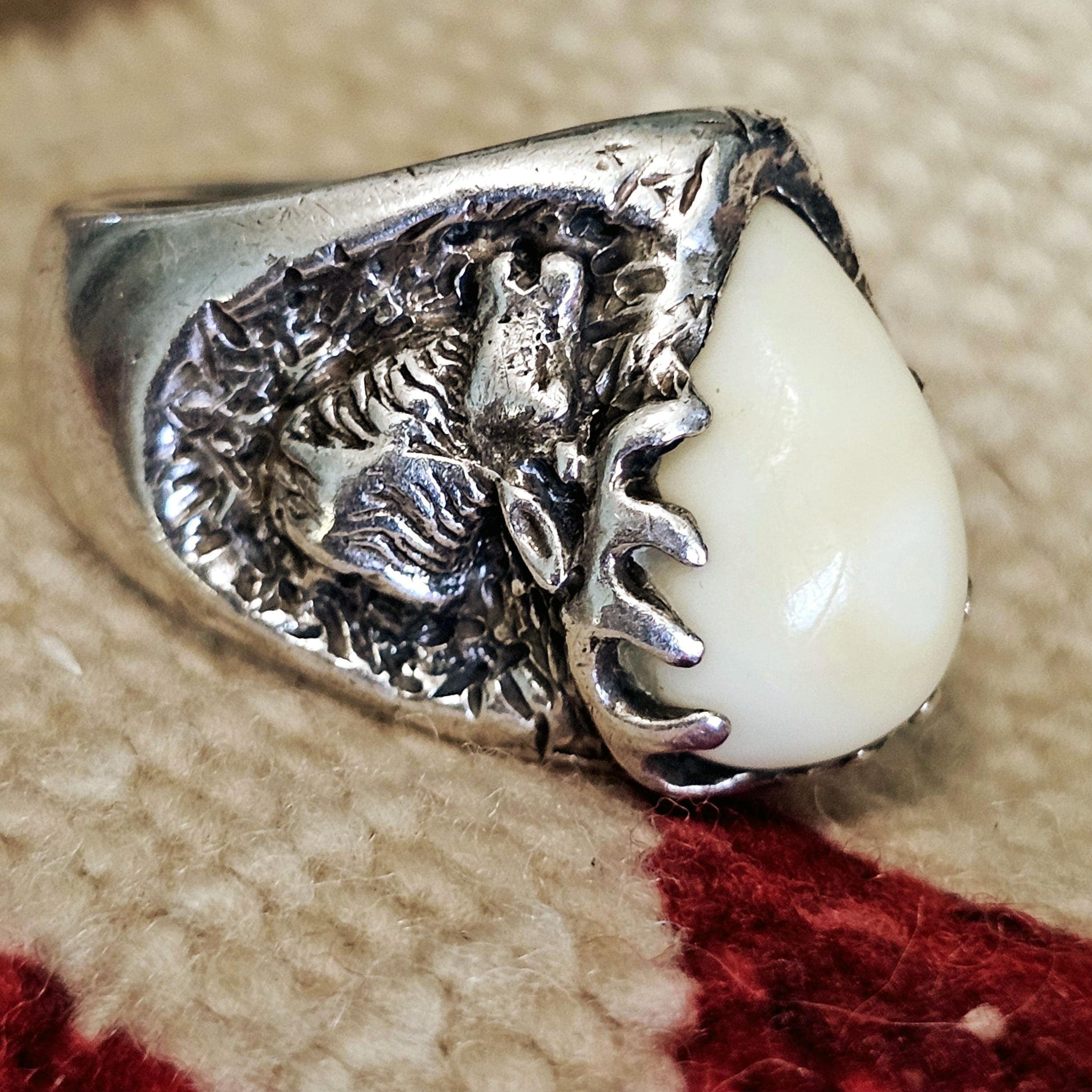 Elk Tooth and Elk Carving Vintage Sterling Silver Ring, Size 9 1/2 JR 725