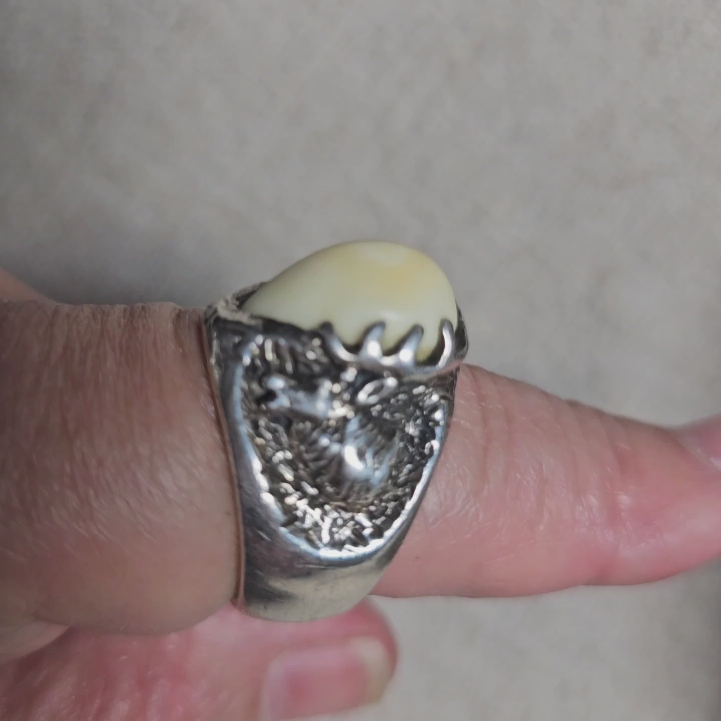 Elk Tooth Silver & Gold Ring Vintage Ring Size 9 1/2 Old Pawn JR 725