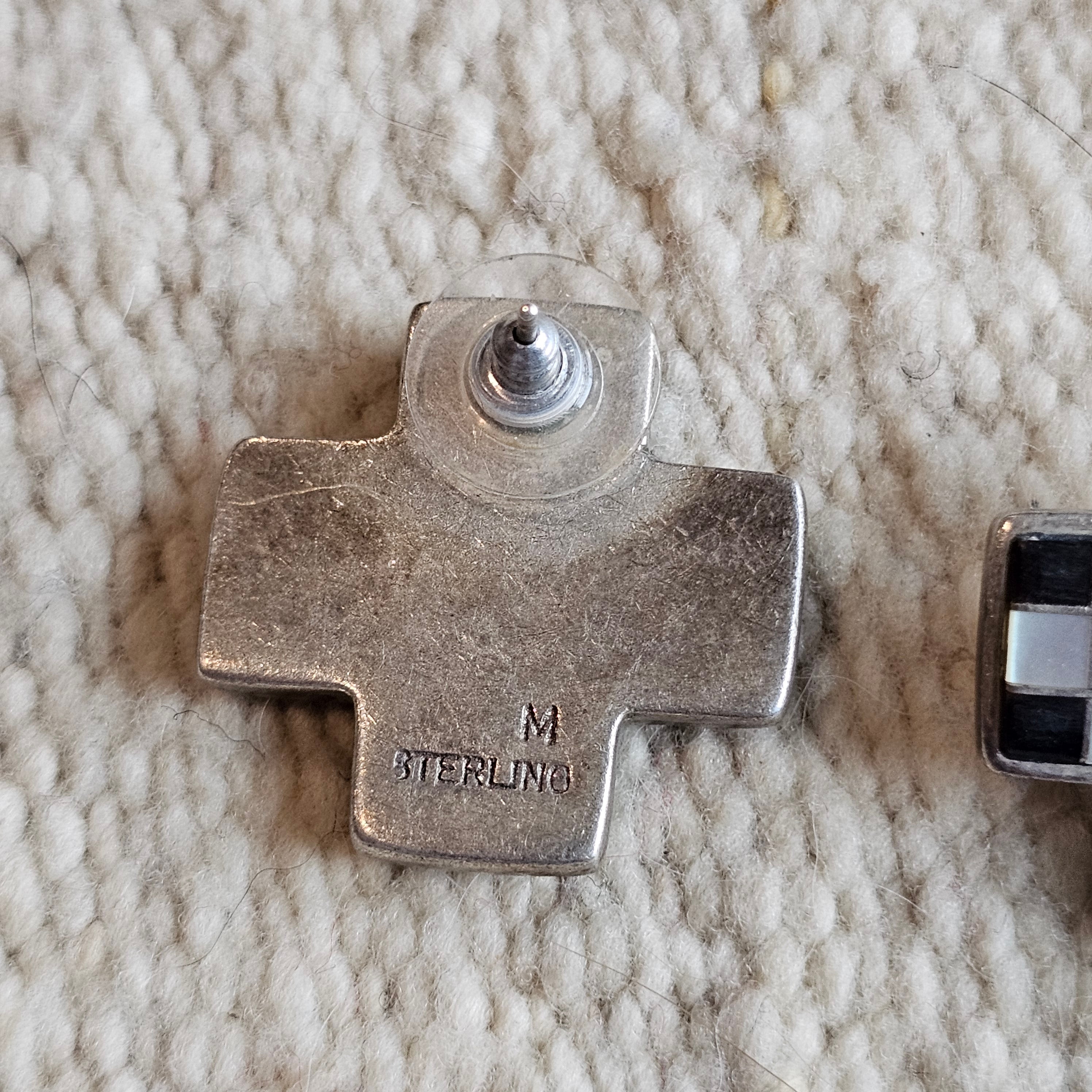Crisp  Onyx & Mother of Pearl Inlay Zuni Earrings Old Pawn  JE 278