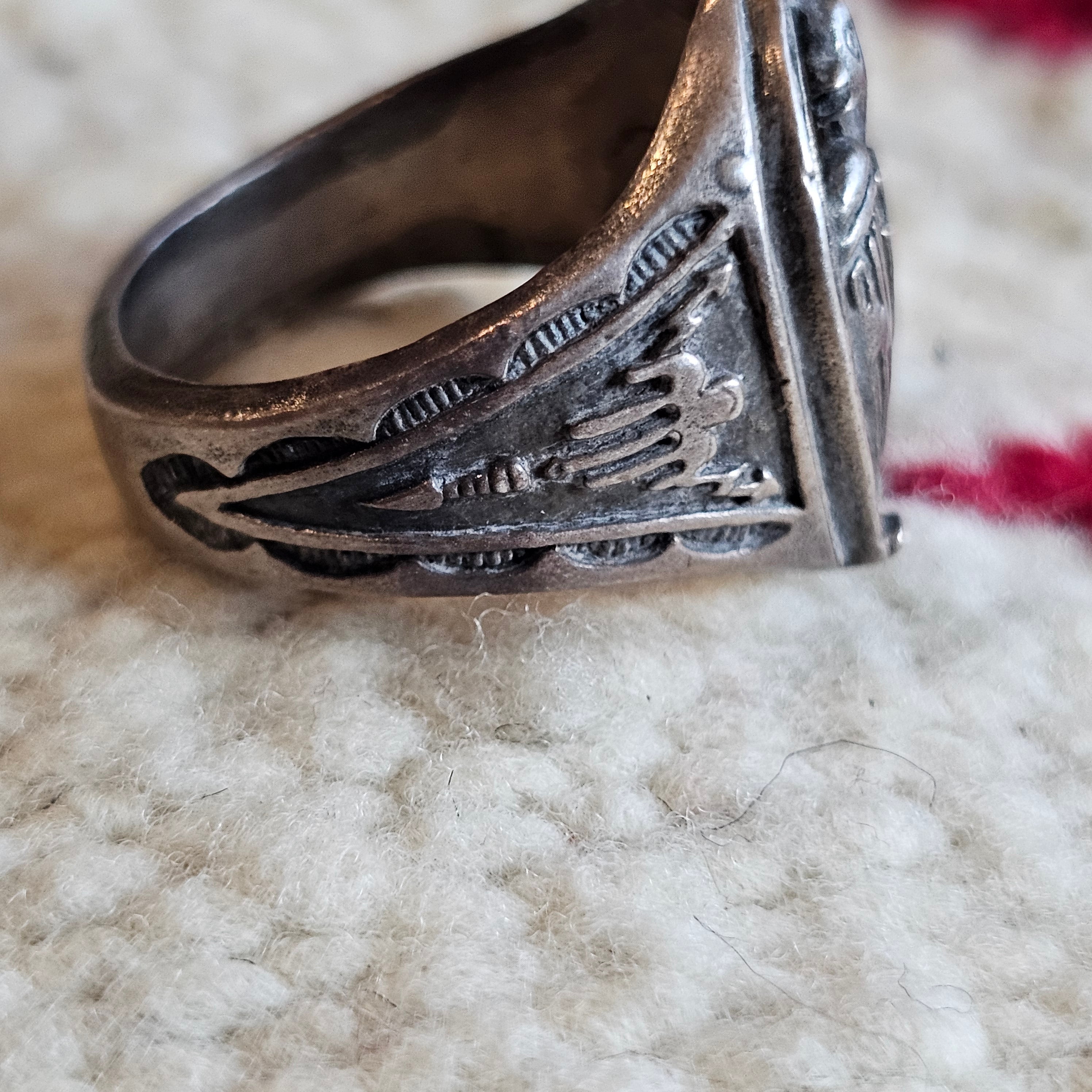 C 1930s Old Sterling Horseshoe Ring with Thunderbird Old Pawn size  9 1/2. JR 793