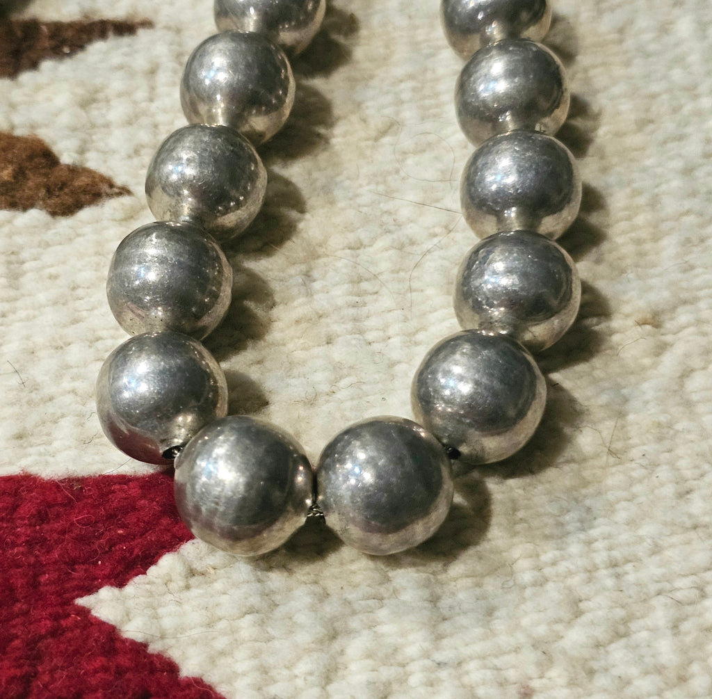 20" Graduated Silver Pearls Necklace Mexico Sterling. C1950s JN 761
